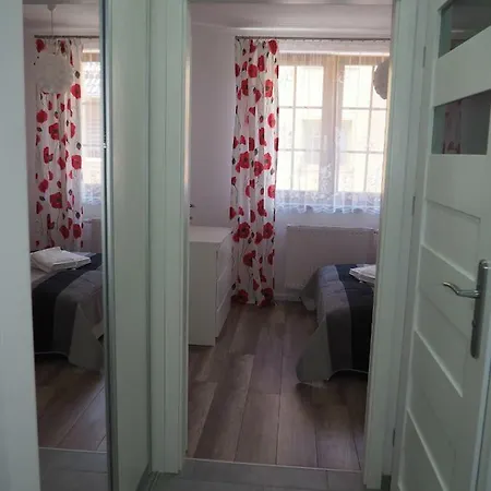 Apartment Red Flowers Szklarska Poreba