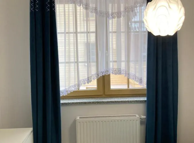 Apartament Red Flowers