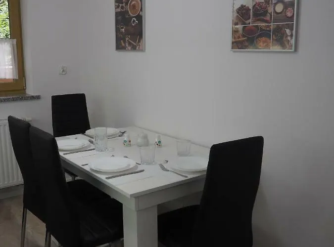 Red Flowers Apartament *